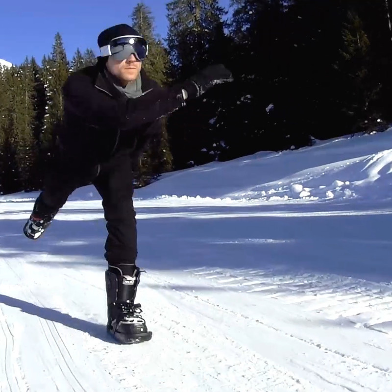 Snowfeet｜スキー・スケートのような滑走が楽しめる「スノーフィート