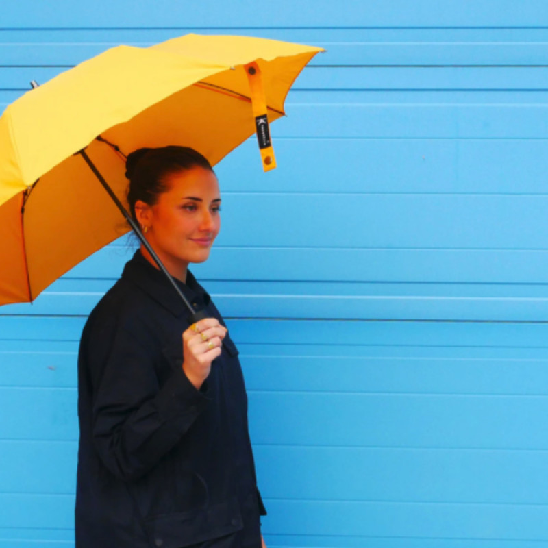 KAZbrella｜狭いスペースでも開閉しやすく水滴が垂れないスマート