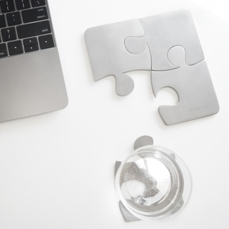 TITANIUM Puzzle COASTER｜ボトルオープナーとしても使える