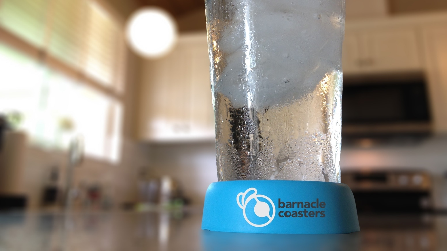 グラスの水滴を回収して絶対に逃さないコースター Barnacle Coasters ガジェットの購入なら海外通販のrakunew ラクニュー