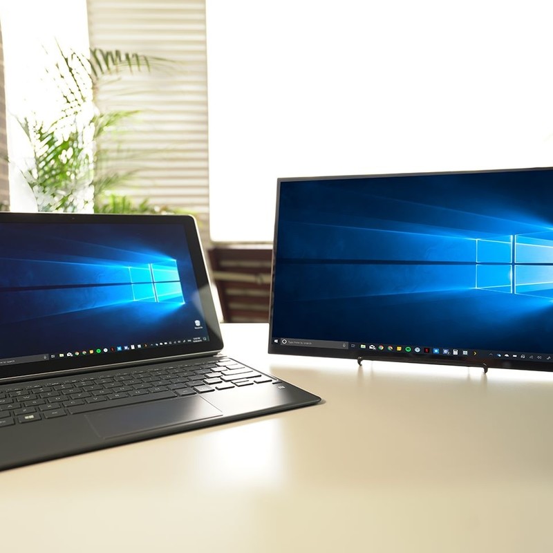 専用　アストロ4K  4Kディスプレイモニター 世界初】4K高画質/コードいらずのモバイルモニター触ってみた