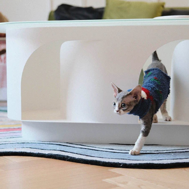 Cave Cat Table|猫ちゃんとシェアして使うようにデザインされた Cave Cat Table|猫ちゃんとシェアして使うようにデザインされた