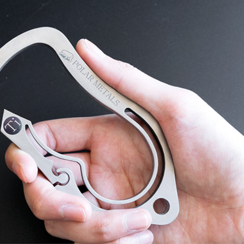Bad Ass Carabiner 強靭なチタン製ジャンボカラビナ ガジェットの購入なら海外通販のrakunew ラクニュー