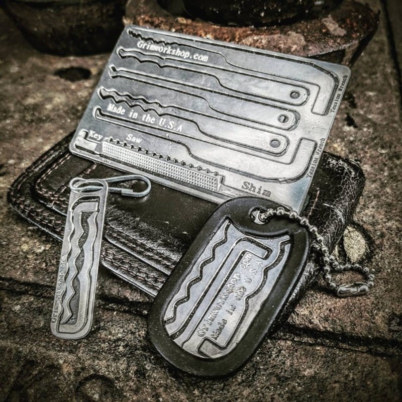 Grim Key｜身に着けて持ち運べるドッグタグ・クレジットカード