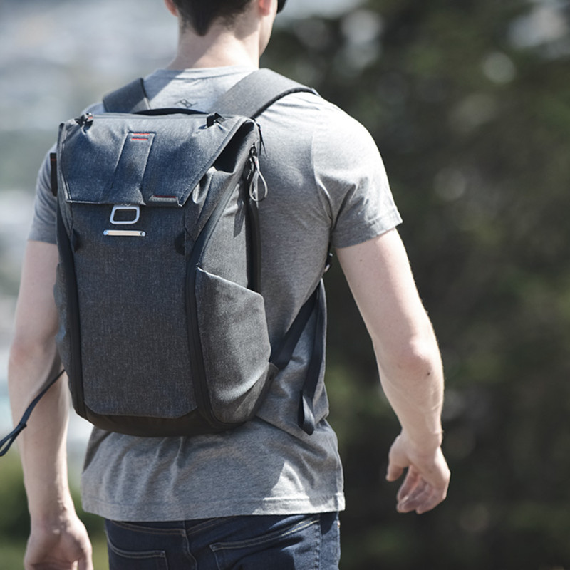 Everyday Backpack｜多才で耐久性に優れたバックパック「エブリデイ 