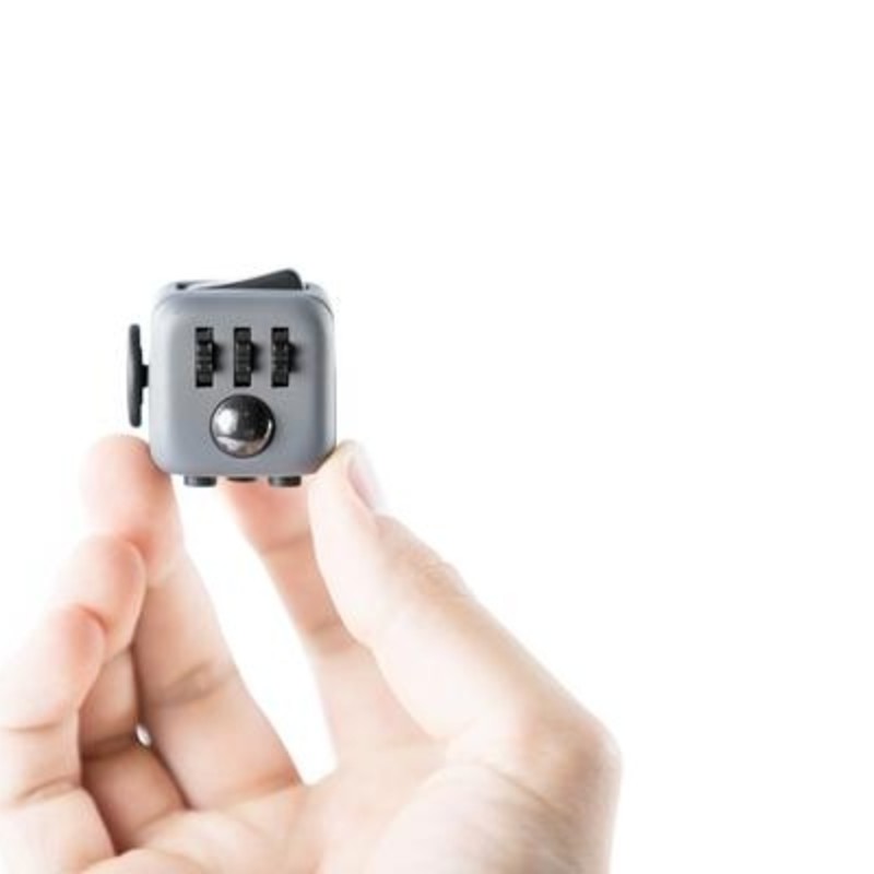 Fidget Cube 手持ち無沙汰やイライラを解消するデスクトイ フィジィットキューブ ガジェットの購入なら海外通販のrakunew ラクニュー