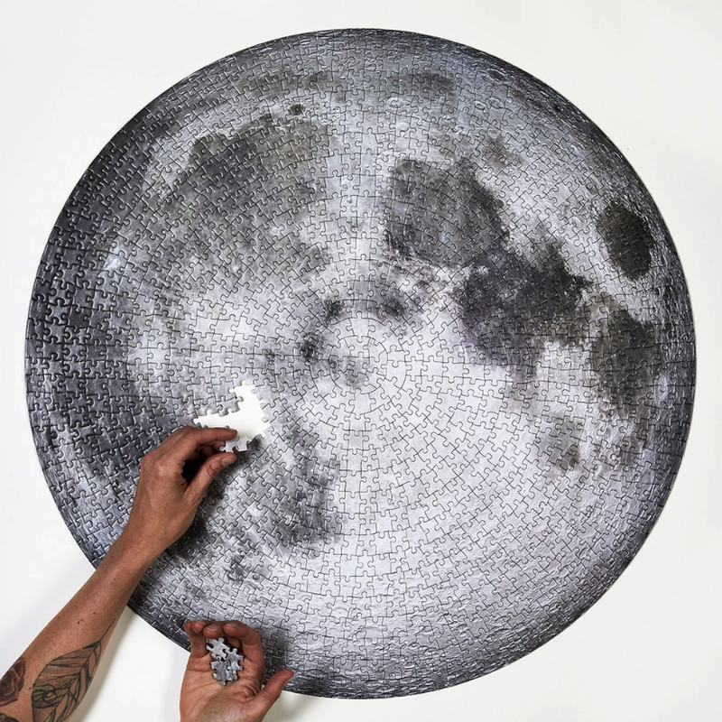 Full Moon Puzzle｜NASA提供の正確な月の写真がプリントされた