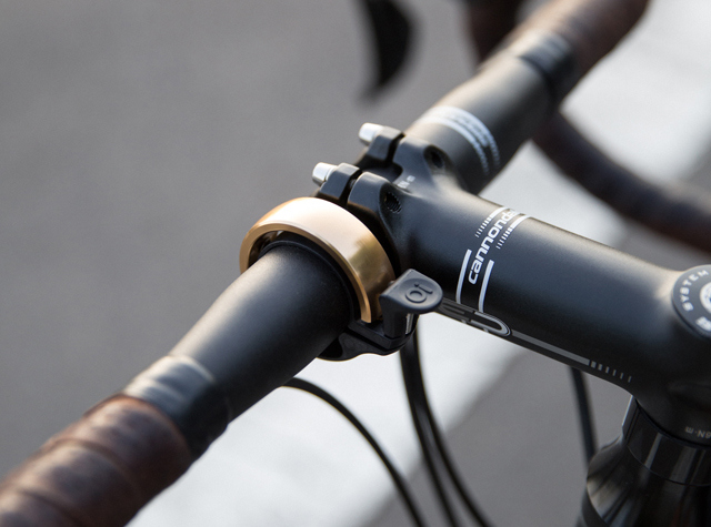 oi スタイリッシュな自転車ベル オイ ガジェットの購入なら海外