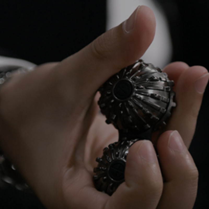 Fidget Ball 心地よいクリック音で集中力をアップするフィジェットボール ガジェットの購入なら海外通販のrakunew ラクニュー