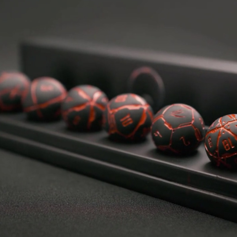 最高品質 GRAVITY DICE サファイア 2個セット （メタルダイス） 最高品質 GRAVITY DICE サファイア 2個セット （メタルダイス