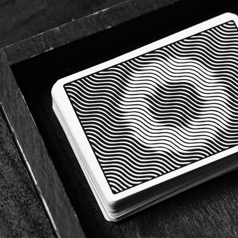 WAVES｜カーディストリーやマジックに最適な模様が動いて見える