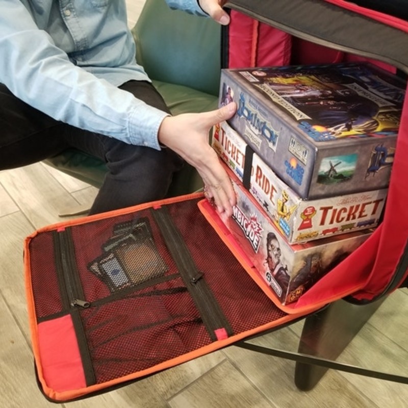 GeekOn! SpacePak ボードゲームバックパック - 大容量 フラット折りたたみゲームバッグ | udaytonp.com.br