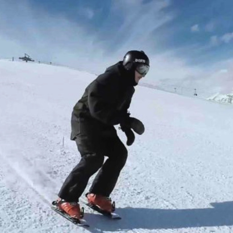 Skiskates｜スケートのような滑走が楽しめるミニスキー「スキースケート」 - ガジェットの購入なら海外通販のRAKUNEW(ラクニュー)