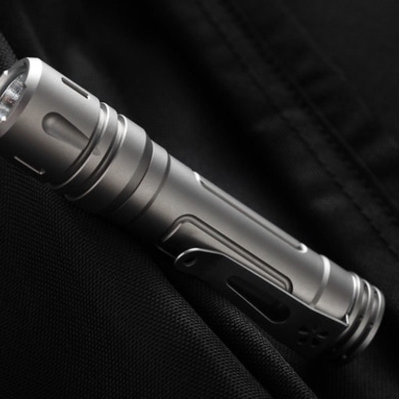 Reylight Ti Lan v3｜EDCに最適なポケットサイズチタンフラッシュ