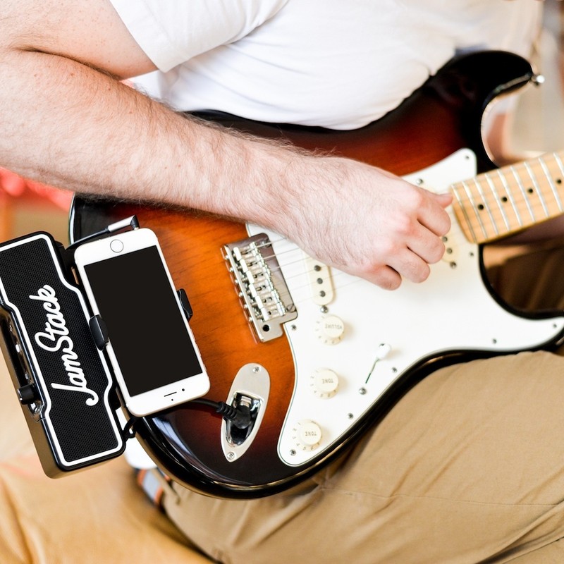 JamStack｜スマホと接続しギターに直接取り付け可能なポータブルギター 
