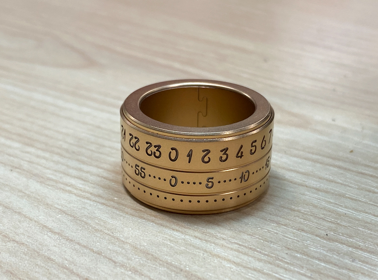 レビュー 光で時を刻む ただ一つの指輪 Ring Clock を使ってみました ガジェットの購入なら海外通販のrakunew ラクニュー