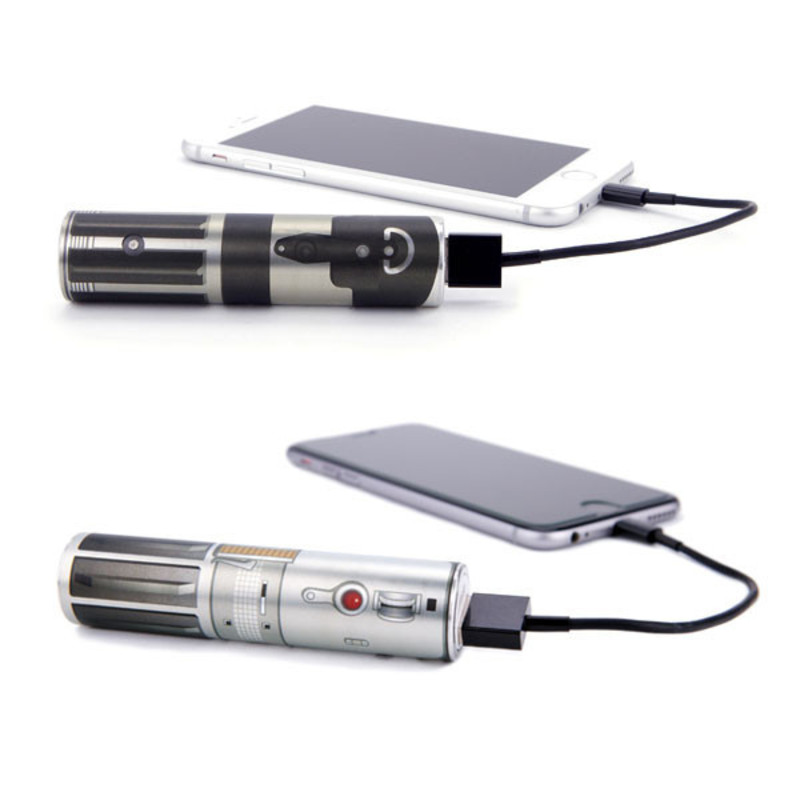 スター・ウォーズ』のライトセーバー型ミモ充電器 - ガジェットの購入