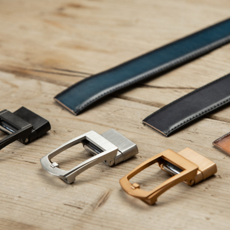 CraftMark｜2つのバックル・スタイルを楽しめるリバーシブルレザー