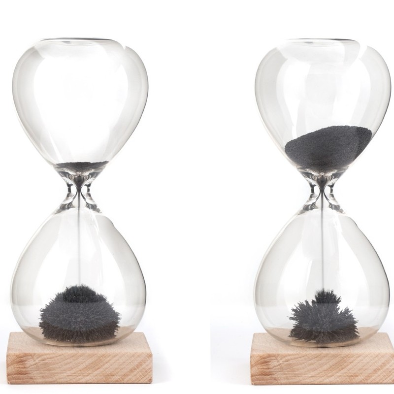 Magnetic Hourglass｜大人のための砂鉄砂時計「マグネティックアワー