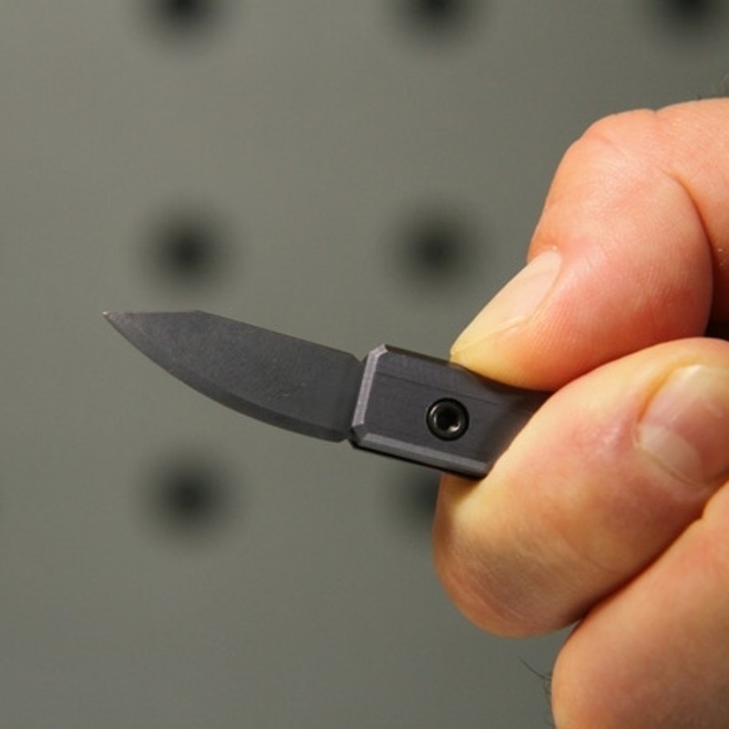 BLADE｜キーチェーンにつけて持ち運び可能なチタン製EDCナイフ「ブレード」 - ガジェットの購入なら海外通販のRAKUNEW(ラクニュー)